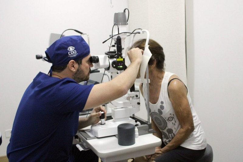 Médico examinando paciente. Foto: Assessoria 