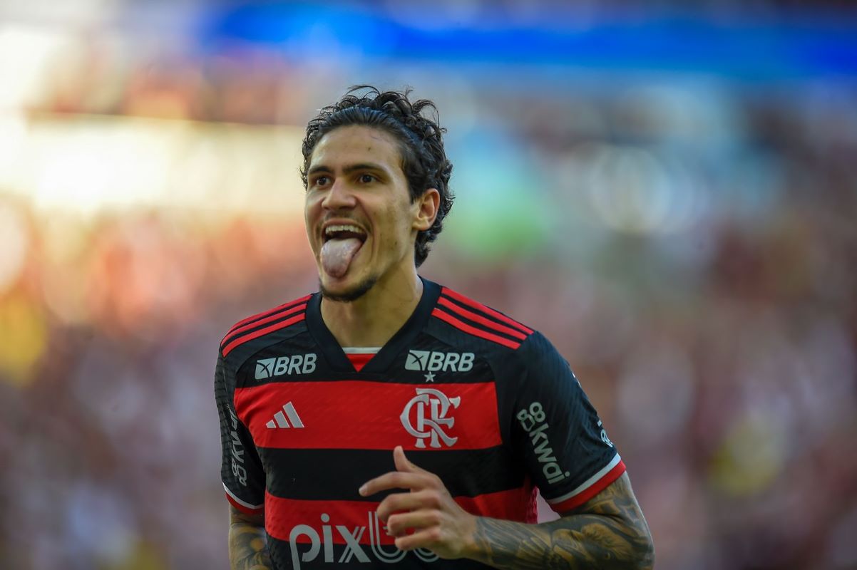 Atacante Pedro fez 3 golas na goleada sobre o Vitória